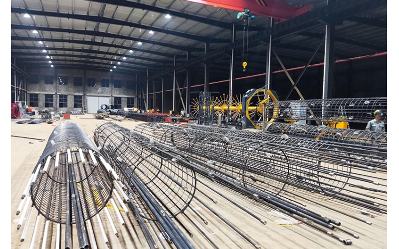 介紹一下方樁鋼筋骨架自動(dòng)滾焊機(jī)的工作原理